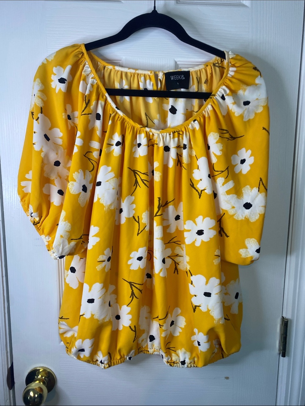 Week & Yellow Floral Puff-Sleeve Women's Top Size Large.